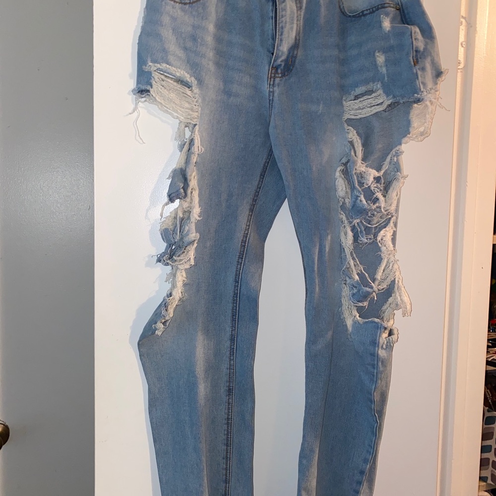Distressed jeans - Picture 1 of 2